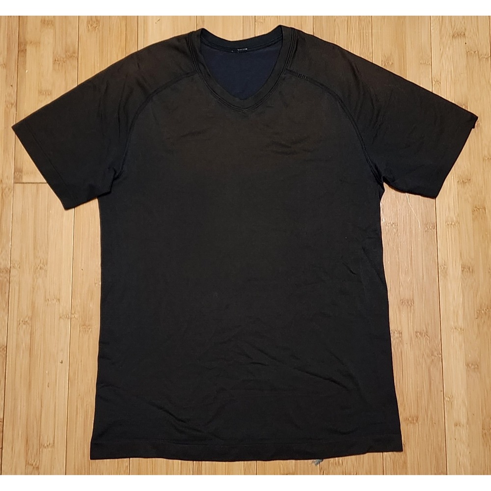 Lululemon Shirt Men Small Metal Vent Tech Short Sleeve Black Training Tee V-Neck